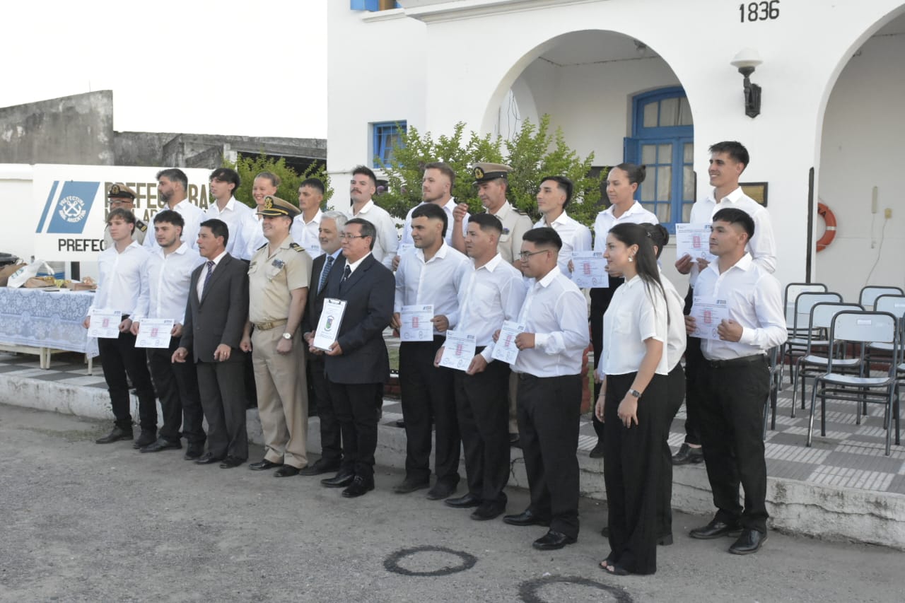 Egresan nuevos marineros y auxiliares de máquinas navales en La Paz